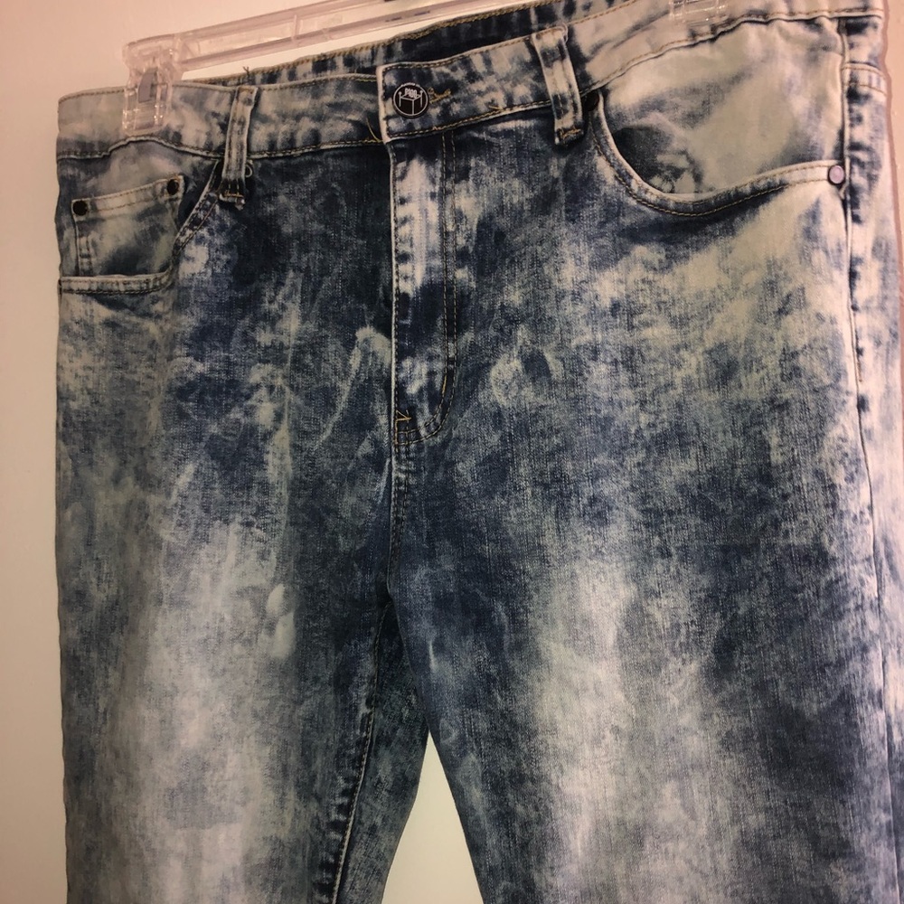 Dark washed men’s jeans